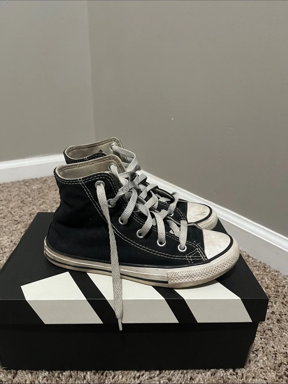 Kids black converse